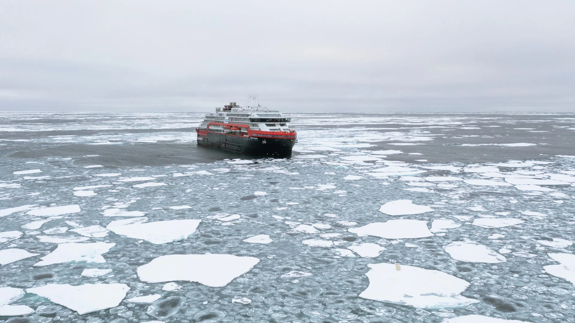 aerial-photo-ms-fridtjof-nansen-hgr-150724_1920-photo_espen_mills